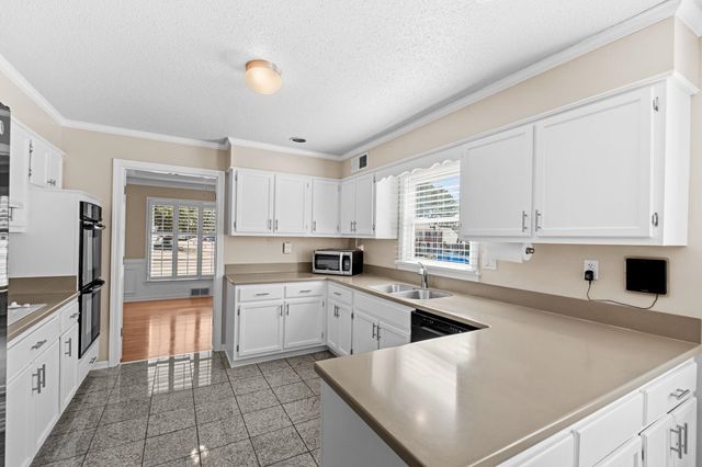 2889 CORDIE LEE LN, Germantown, TN 38138