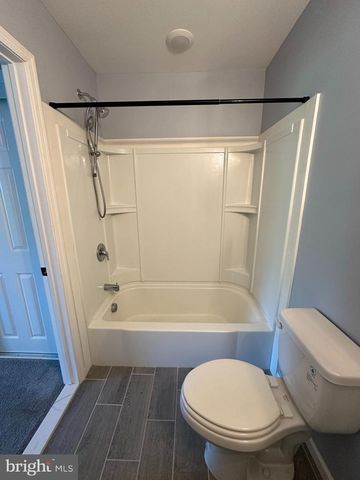 18 HARRINGTON LN, Sicklerville, NJ 08081