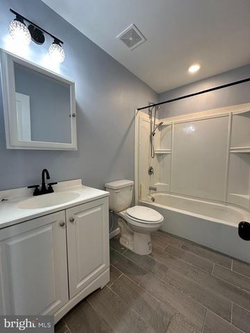18 HARRINGTON LN, Sicklerville, NJ 08081