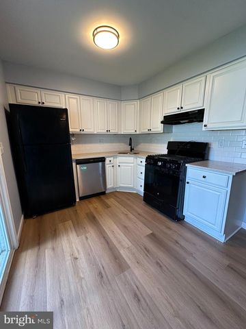 18 HARRINGTON LN, Sicklerville, NJ 08081