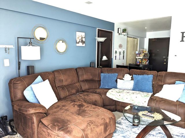 1703 W Mansard Lane 103, Mount Prospect, IL 60056