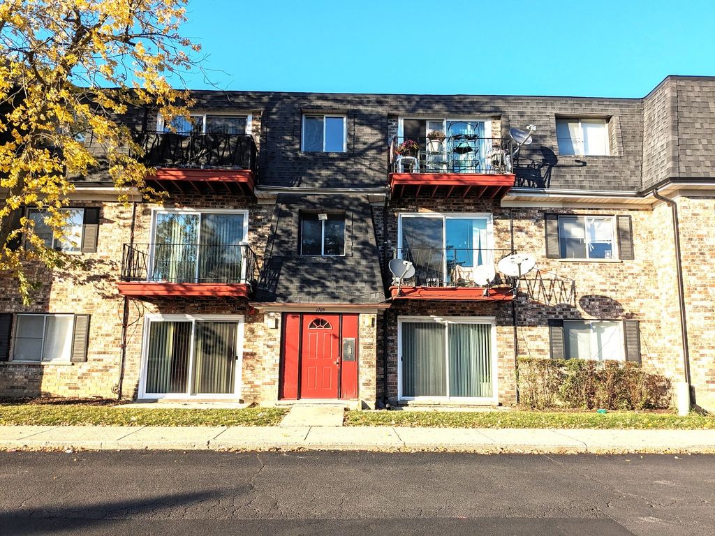 1703 W Mansard Lane 103, Mount Prospect, IL 60056
