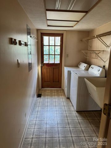 80 Larkspur Lane, Cullowhee, NC 28723