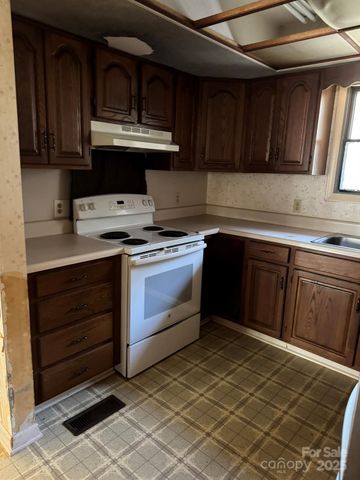 80 Larkspur Lane, Cullowhee, NC 28723