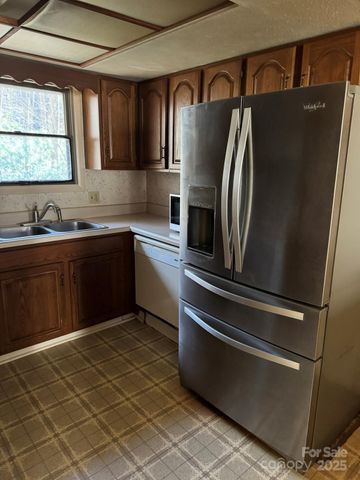 80 Larkspur Lane, Cullowhee, NC 28723