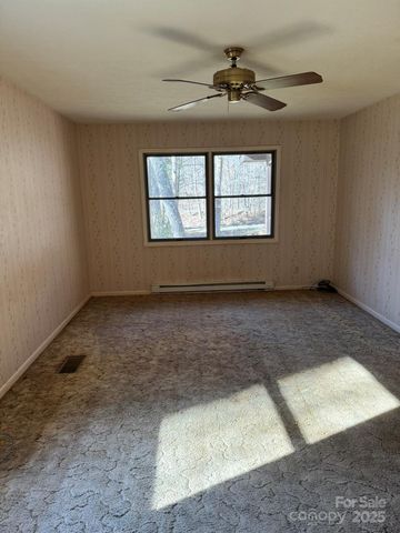 80 Larkspur Lane, Cullowhee, NC 28723