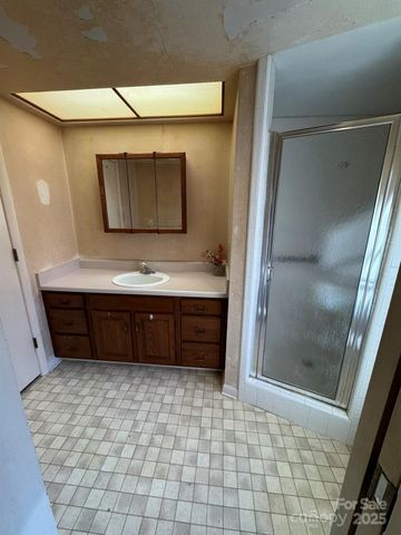 80 Larkspur Lane, Cullowhee, NC 28723