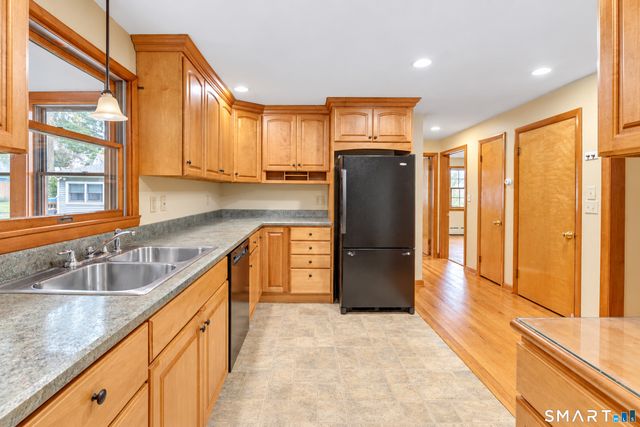 95 Lower Boulevard, New London, CT 06320