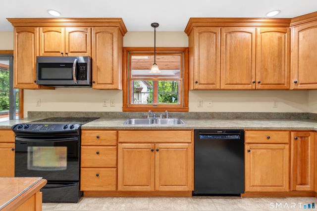 95 Lower Boulevard, New London, CT 06320