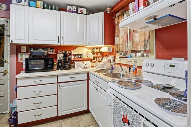 803 S CEDAR Avenue, Independence, MO 64053