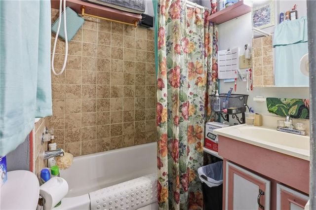 803 S CEDAR Avenue, Independence, MO 64053