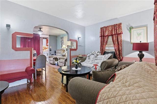 803 S CEDAR Avenue, Independence, MO 64053