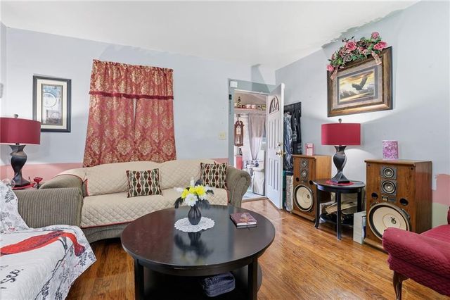 803 S CEDAR Avenue, Independence, MO 64053