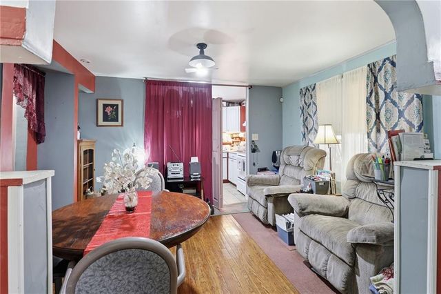 803 S CEDAR Avenue, Independence, MO 64053