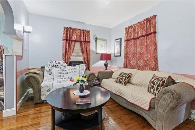 803 S CEDAR Avenue, Independence, MO 64053