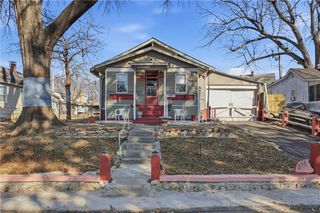803 S CEDAR Avenue, Independence, MO 64053