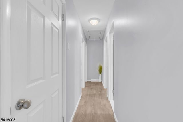 4 Toledo Ct, Hopatcong Boro, NJ 07843