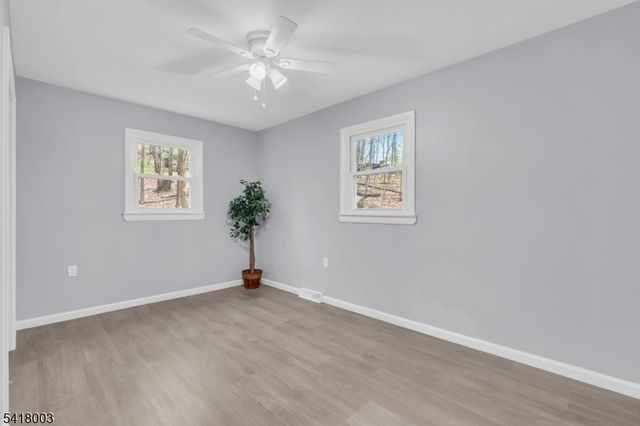 4 Toledo Ct, Hopatcong Boro, NJ 07843