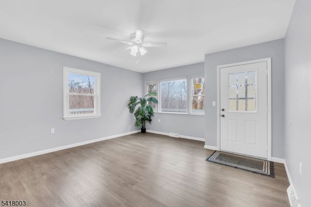 4 Toledo Ct, Hopatcong Boro, NJ 07843