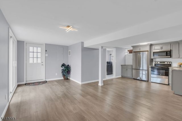 4 Toledo Ct, Hopatcong Boro, NJ 07843