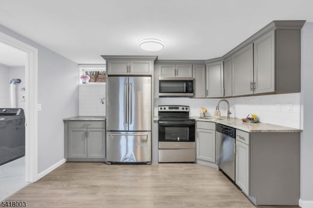 4 Toledo Ct, Hopatcong Boro, NJ 07843