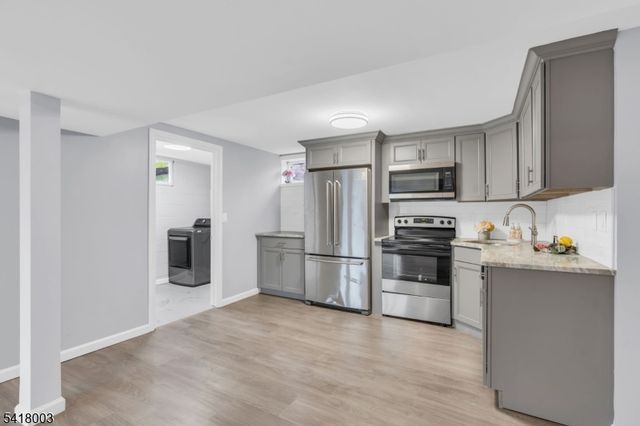 4 Toledo Ct, Hopatcong Boro, NJ 07843