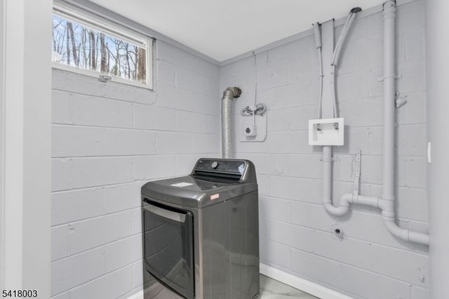 4 Toledo Ct, Hopatcong Boro, NJ 07843