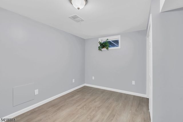 4 Toledo Ct, Hopatcong Boro, NJ 07843