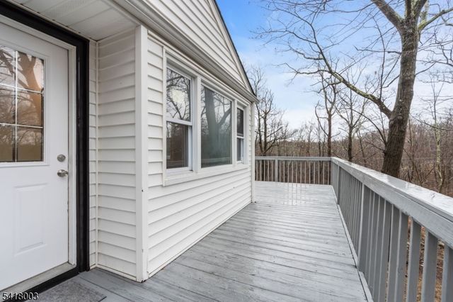 4 Toledo Ct, Hopatcong Boro, NJ 07843