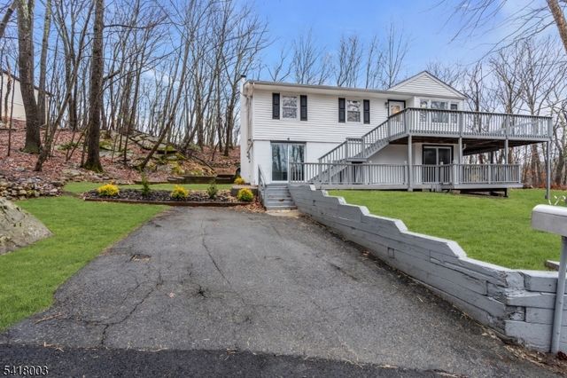 4 Toledo Ct, Hopatcong Boro, NJ 07843