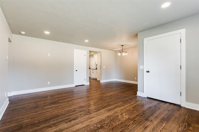 2520 Kings Way, The Village, OK 73120