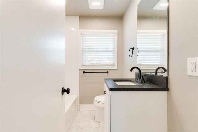 2520 Kings Way, The Village, OK 73120