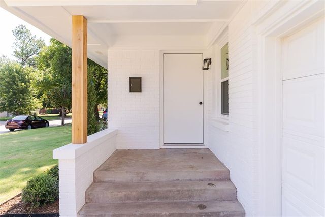 2520 Kings Way, The Village, OK 73120