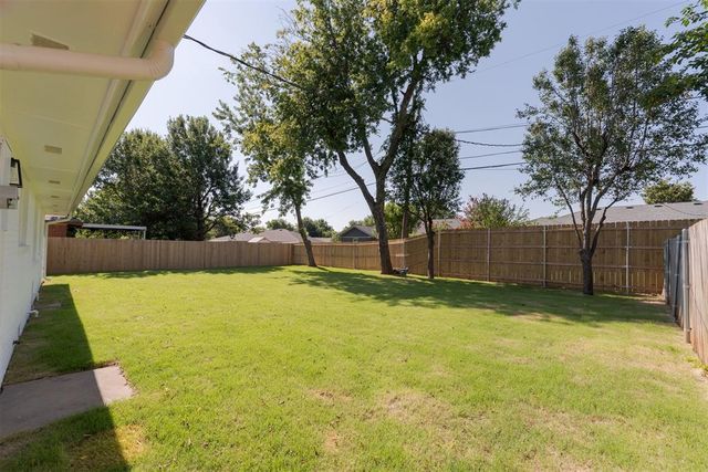 2520 Kings Way, The Village, OK 73120