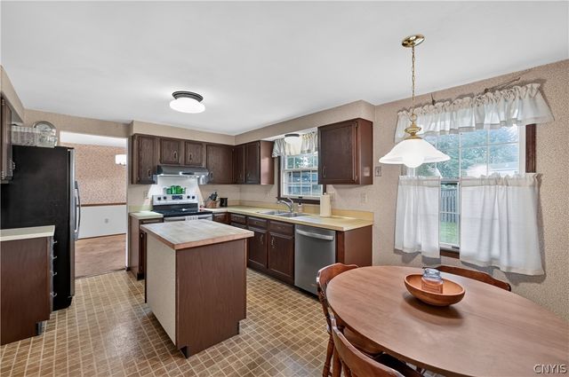 8086 Princess Path, Clay, NY 13090