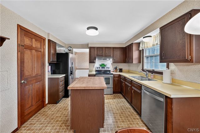 8086 Princess Path, Clay, NY 13090