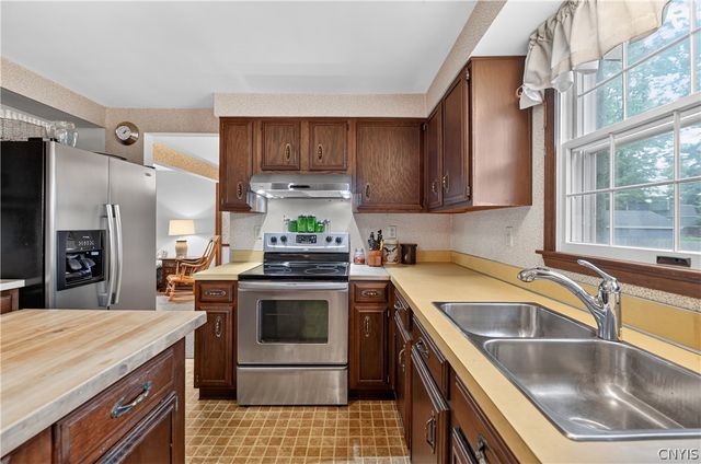 8086 Princess Path, Clay, NY 13090