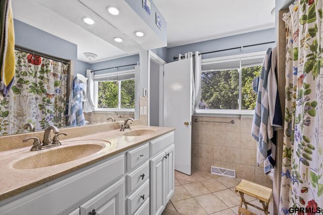 2135 Mullen Road, Omaha, NE 68124