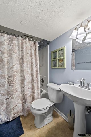 2135 Mullen Road, Omaha, NE 68124