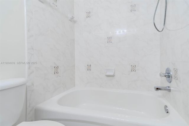 3835 Crestwood Cir, Weston, FL 33331