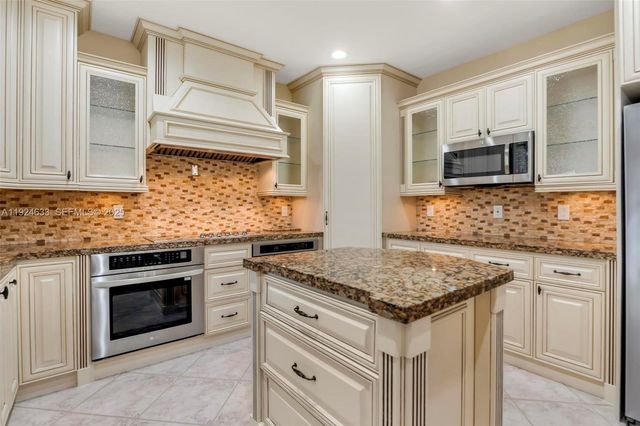 3835 Crestwood Cir, Weston, FL 33331