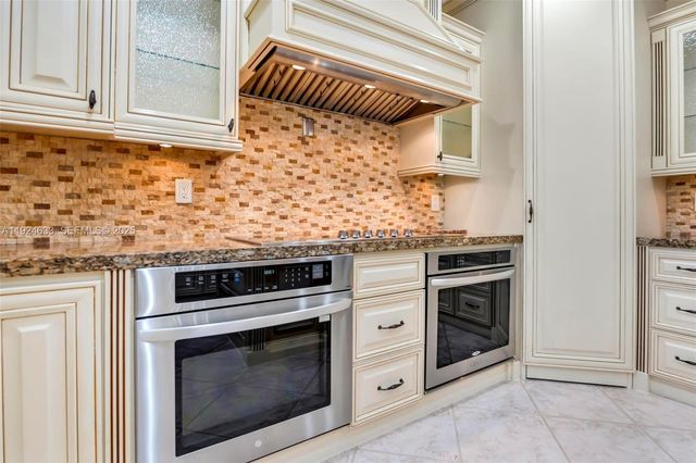 3835 Crestwood Cir, Weston, FL 33331