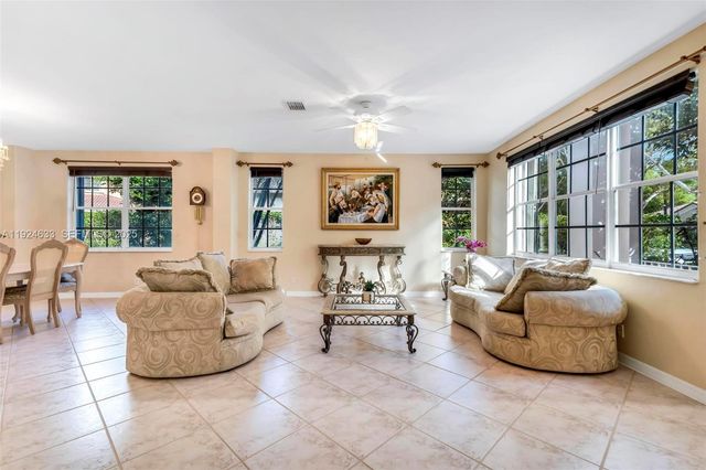 3835 Crestwood Cir, Weston, FL 33331