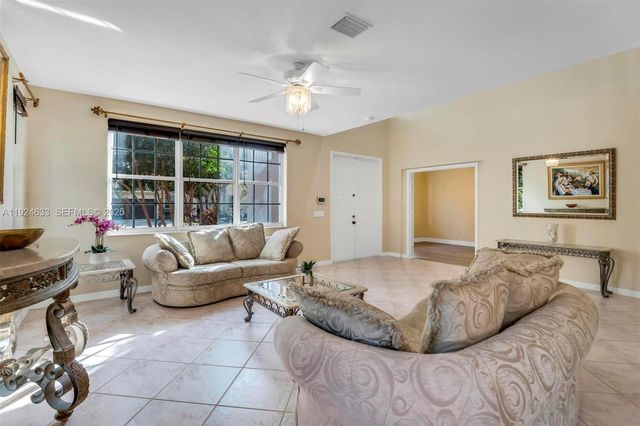 3835 Crestwood Cir, Weston, FL 33331