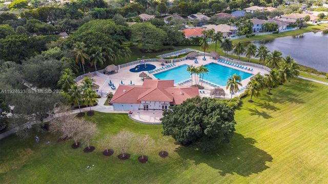 3835 Crestwood Cir, Weston, FL 33331