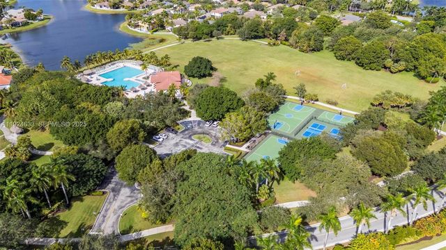 3835 Crestwood Cir, Weston, FL 33331