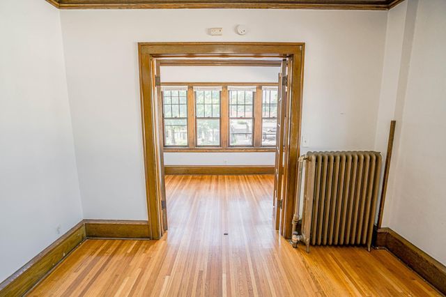 990 Grand Avenue, Saint Paul, MN 55105