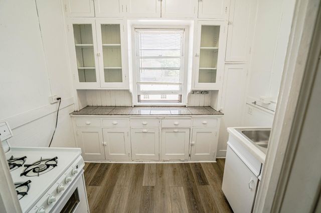 990 Grand Avenue, Saint Paul, MN 55105