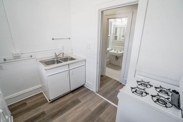 990 Grand Avenue, Saint Paul, MN 55105