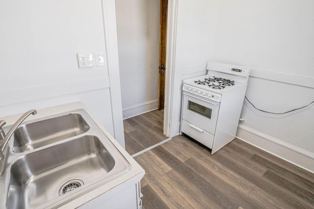 990 Grand Avenue, Saint Paul, MN 55105